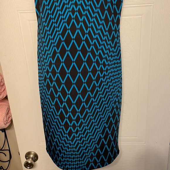 MT Collection Dress - Picture 2 of 4